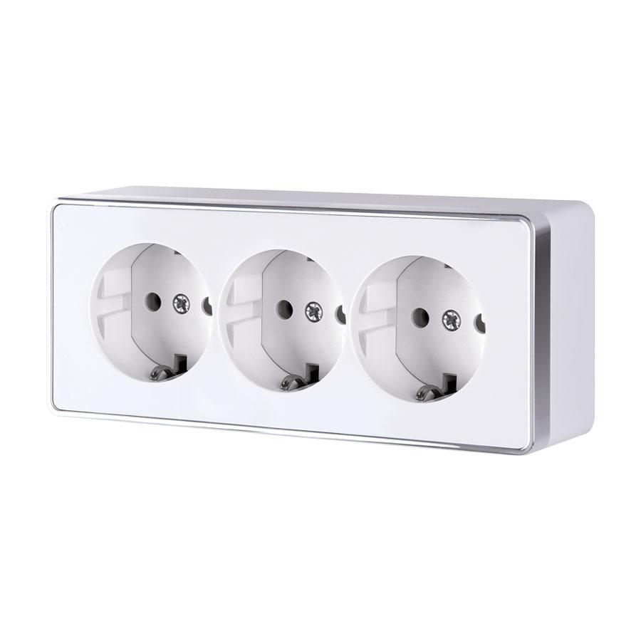 Розетка тройная с заземлением и шторками Gallant белая Werkel W5073101